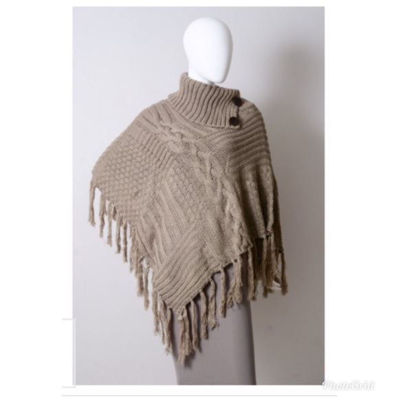 Last 1 New Comfy Chic High Neck Poncho w/Fringe - Picture 4 of 5